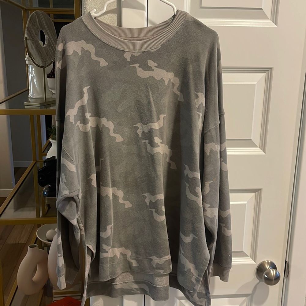 American Eagle Camo Jegging Fit Pullover Crewneck